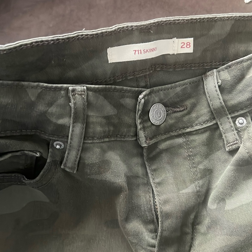 Women’s camouflage 711 skinny Levi jeans size 28 - Picture 3 of 5